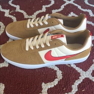 Nike sb team classic 9.5
